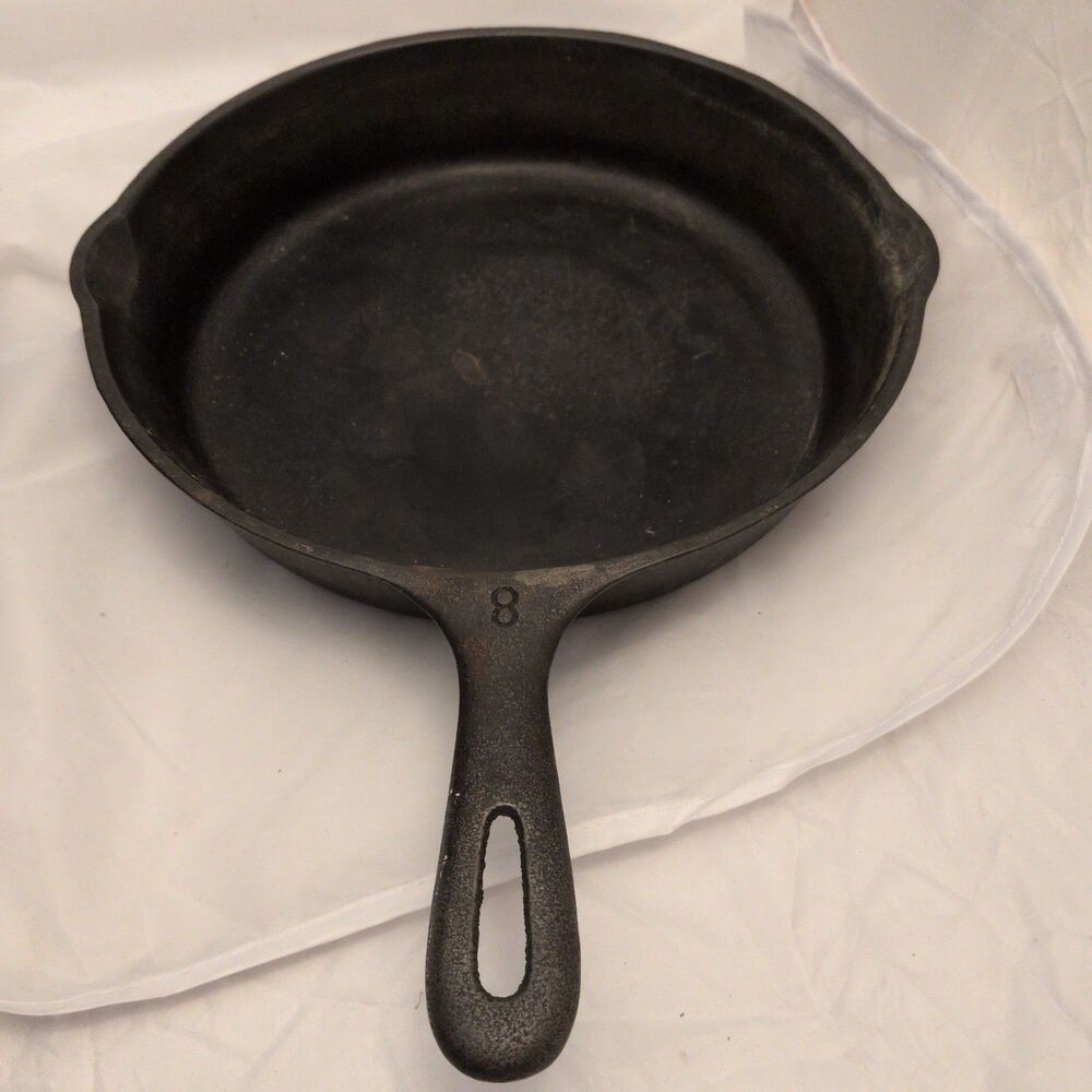 Vintage Unmarked Wagner Ware No 5 Cast Iron Skillet 8 Inch Made in USA Flat